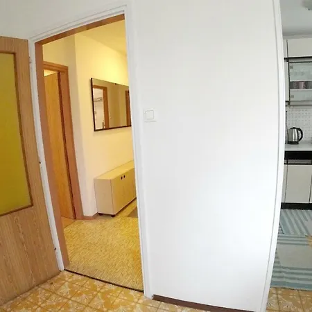 Apartma Nika *
